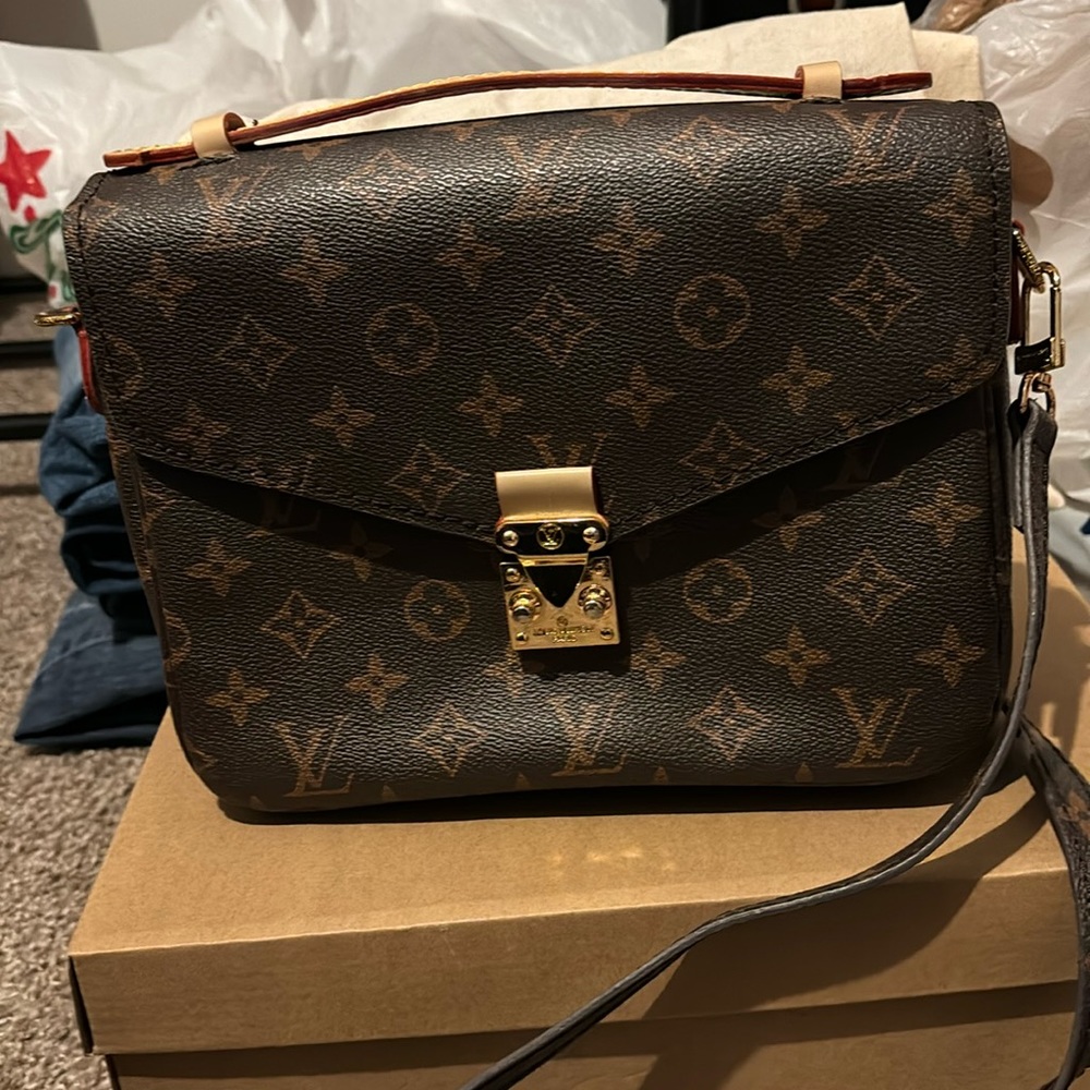 Louis Vuitton crossbody!